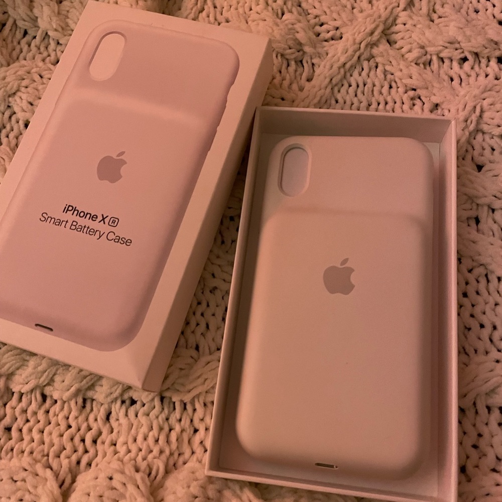 iPhone XR CASE CHARGING APPLE